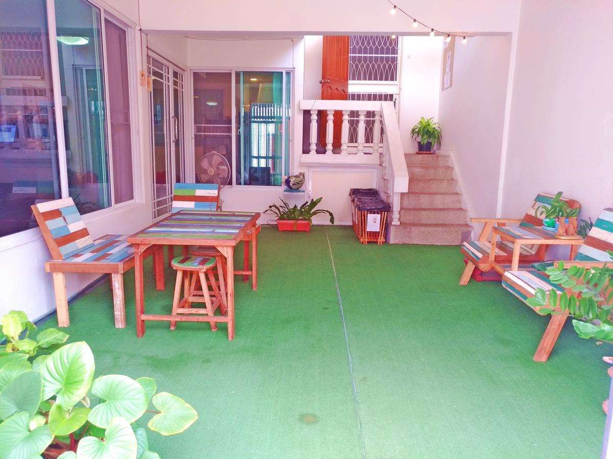 Baan Paan Sook Unitato Hostel Bangkok Exterior foto