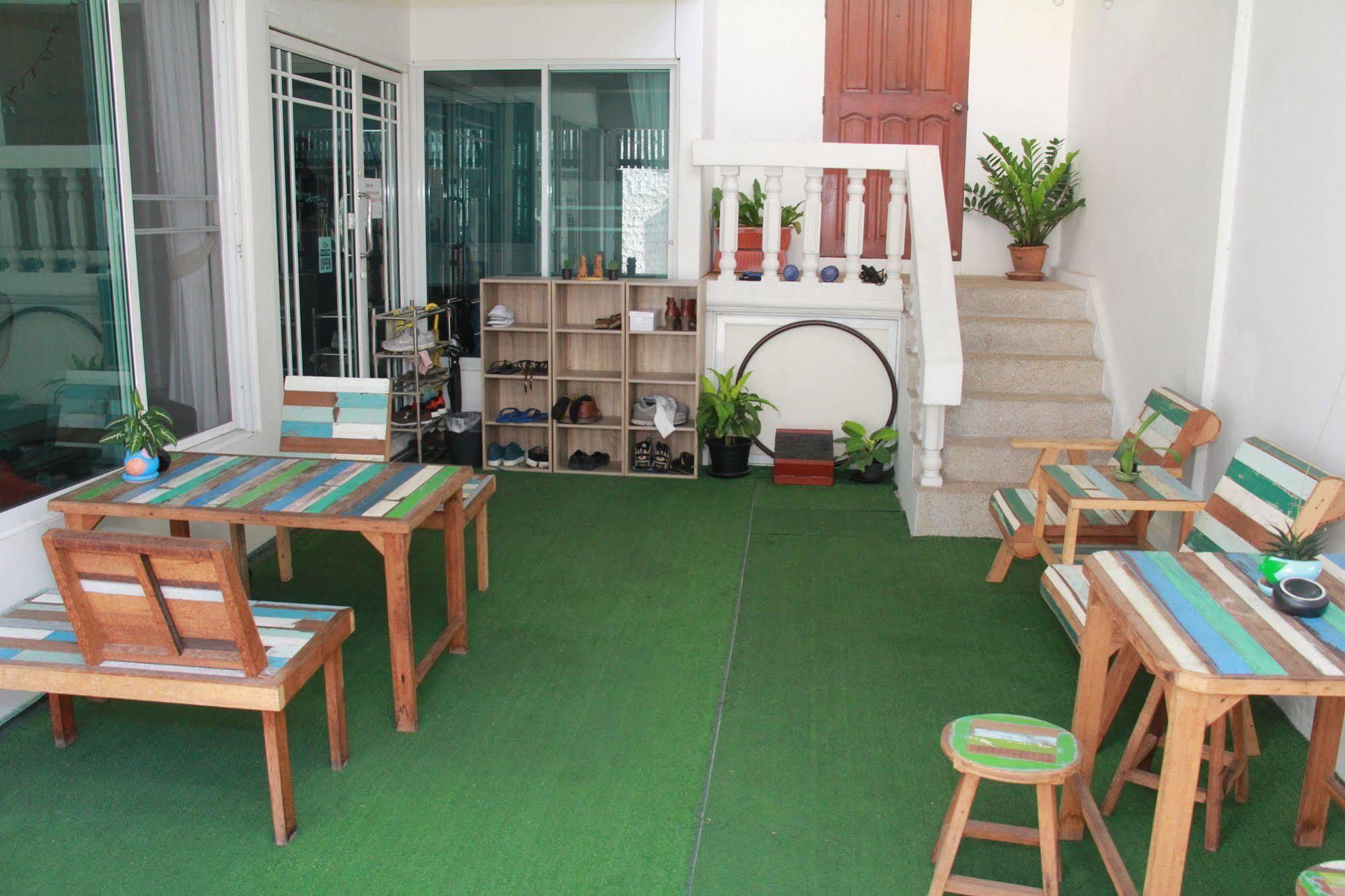 Baan Paan Sook Unitato Hostel Bangkok Exterior foto